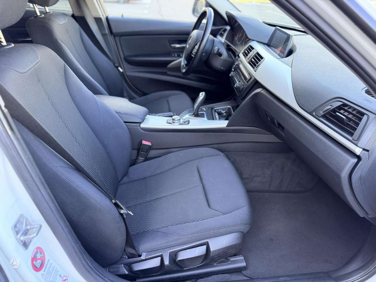 BMW 320 2013 — photo 9