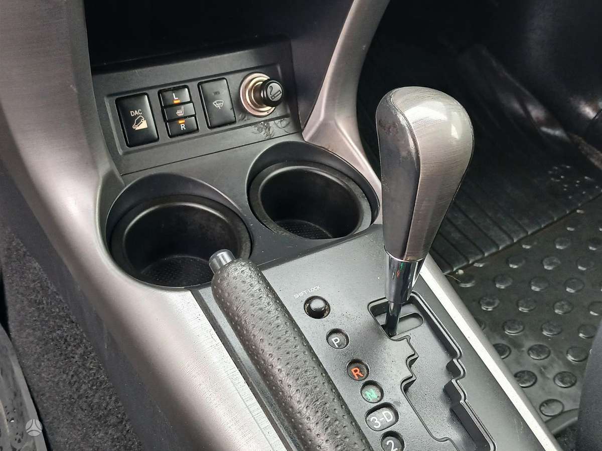 Toyota RAV4 2008 — photo 16
