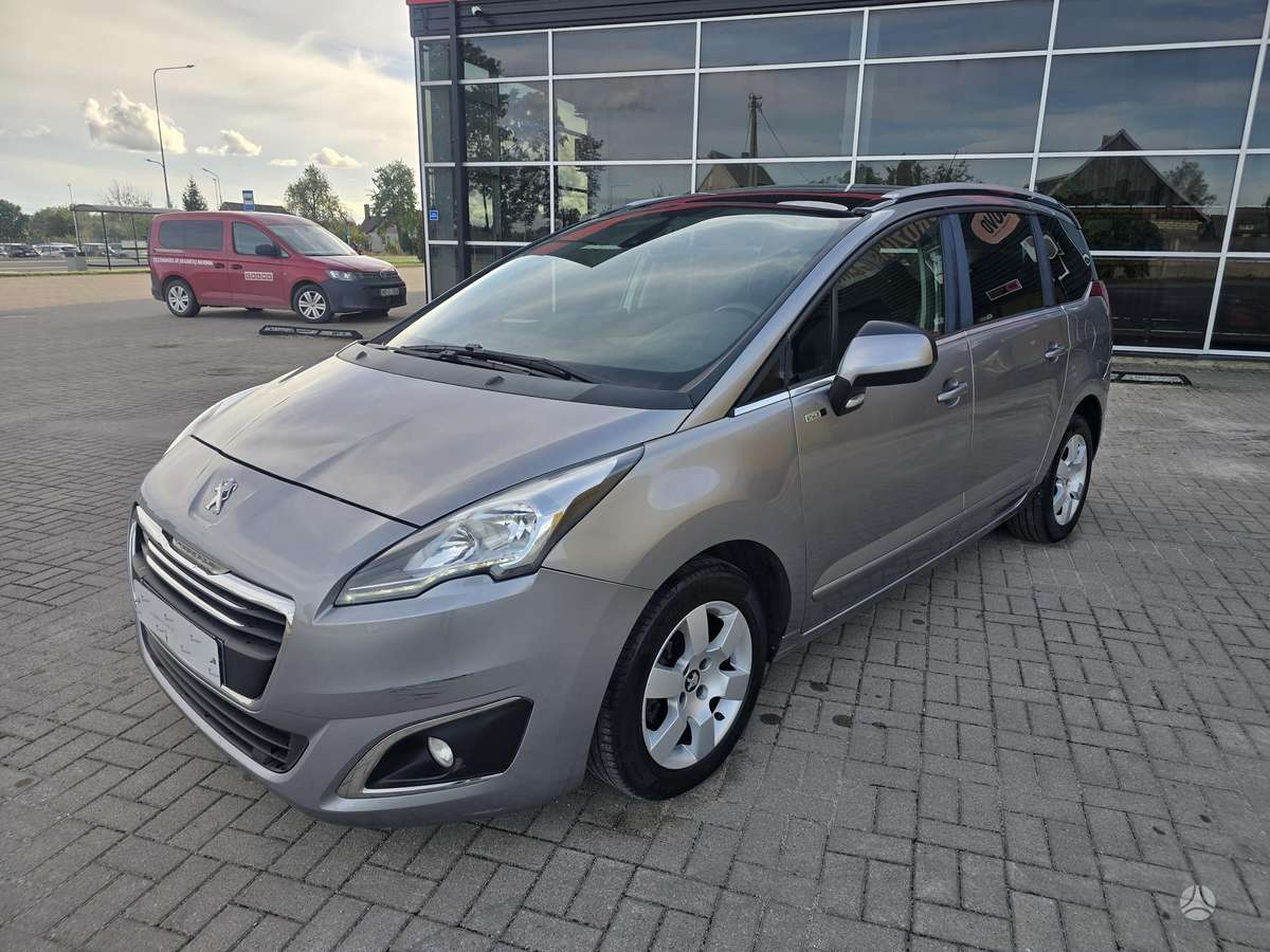 Peugeot 5008 2014 — interior