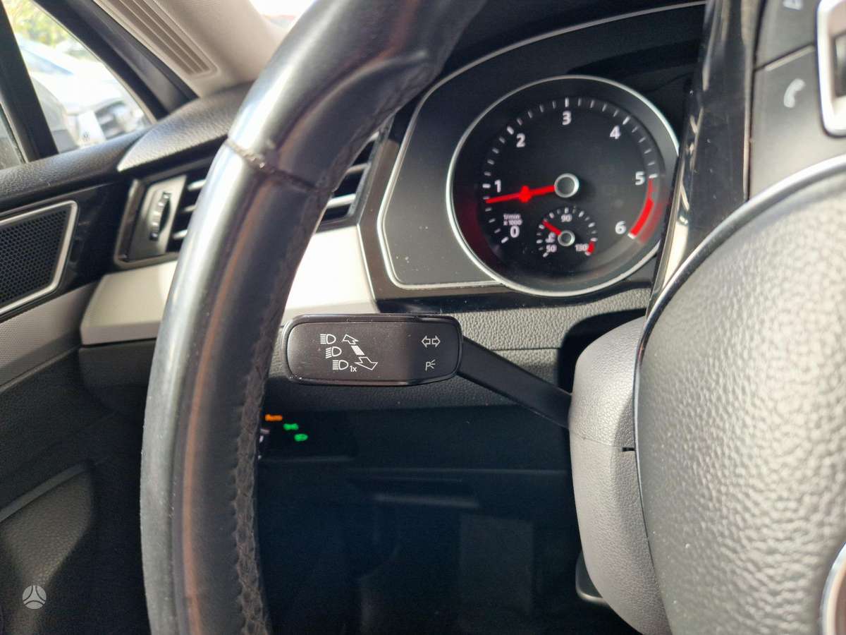 Volkswagen Passat 2015 — photo 11