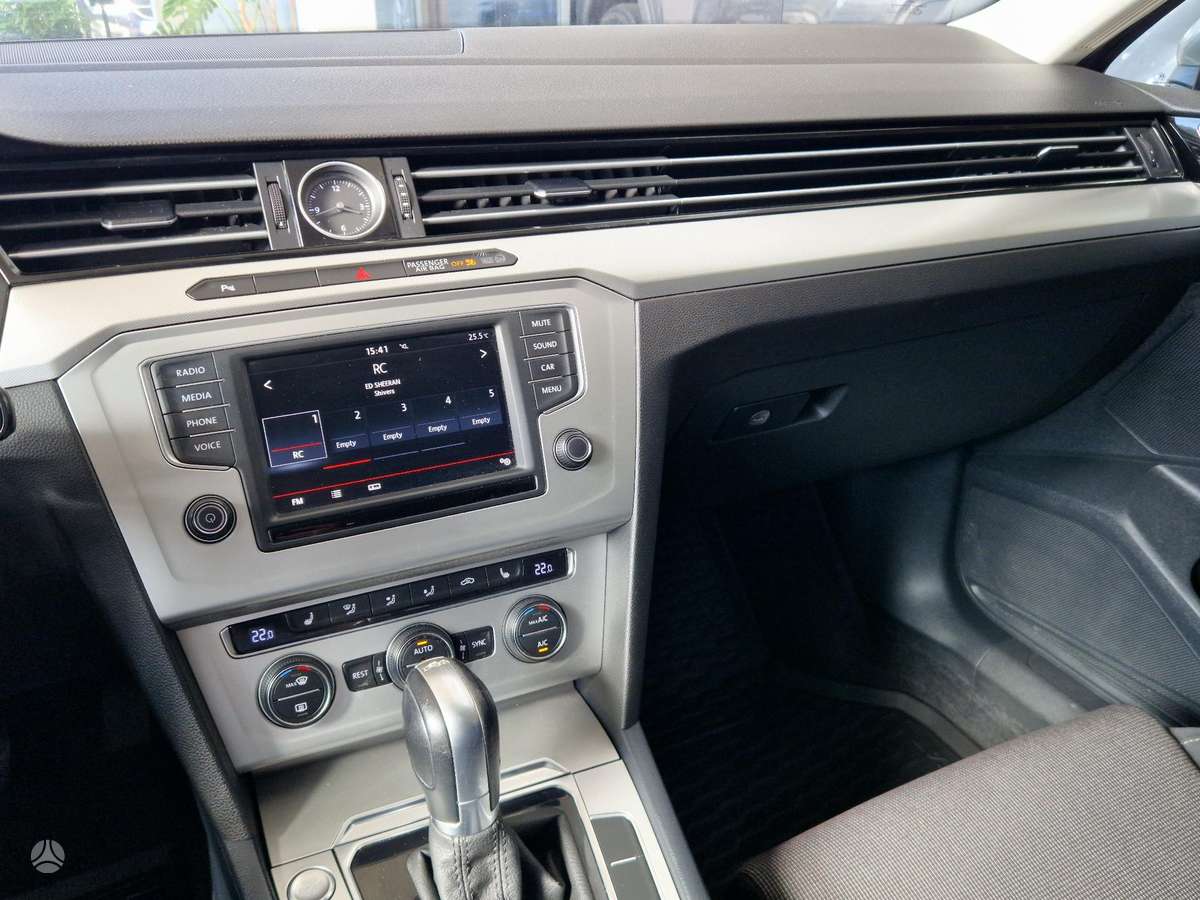 Volkswagen Passat 2015 — photo 13