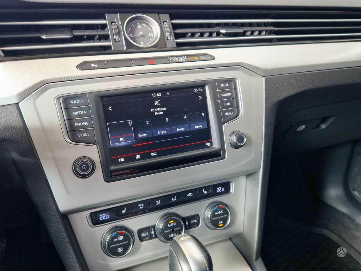 Volkswagen Passat 2015 — photo 14