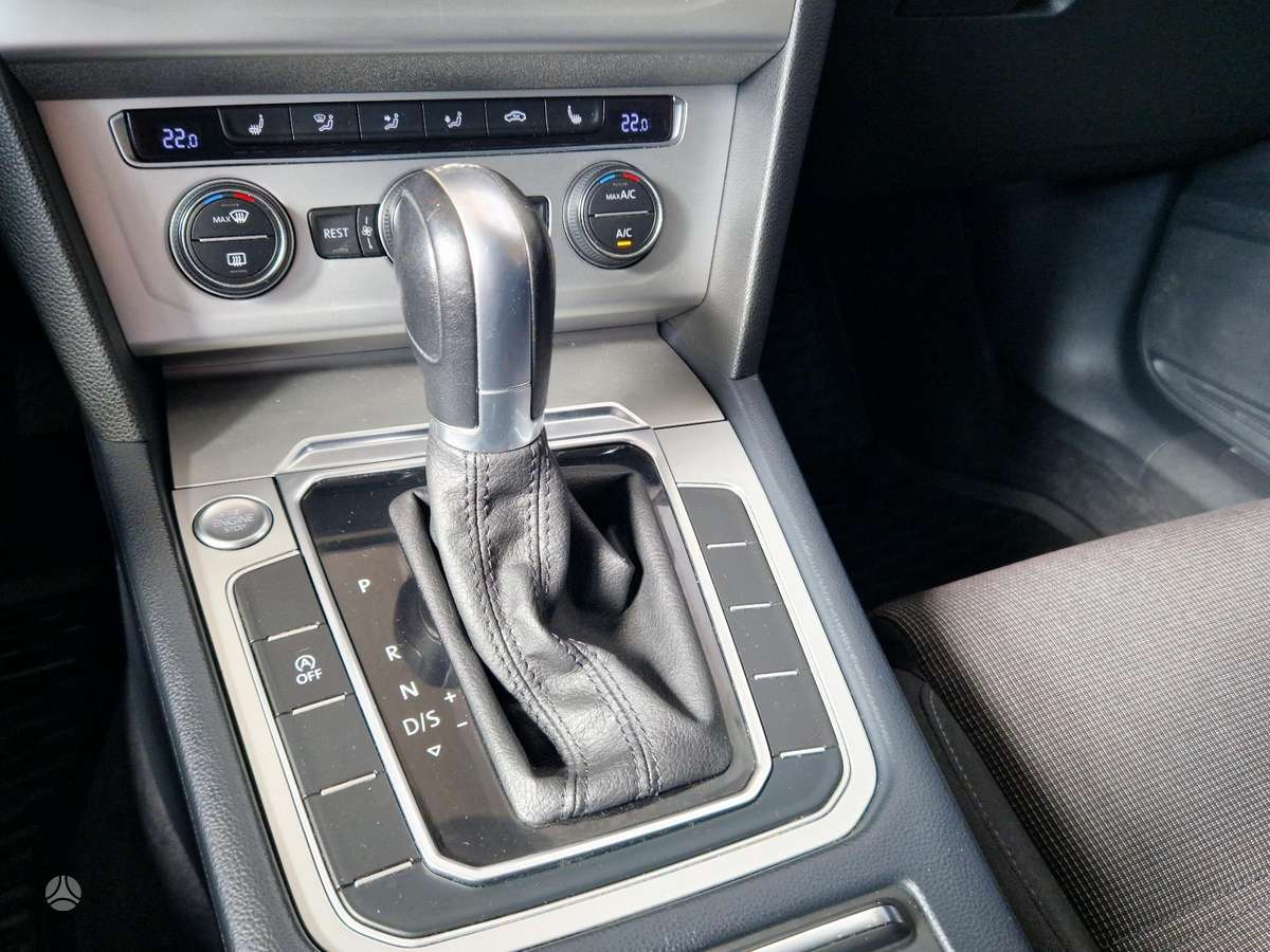 Volkswagen Passat 2015 — photo 17