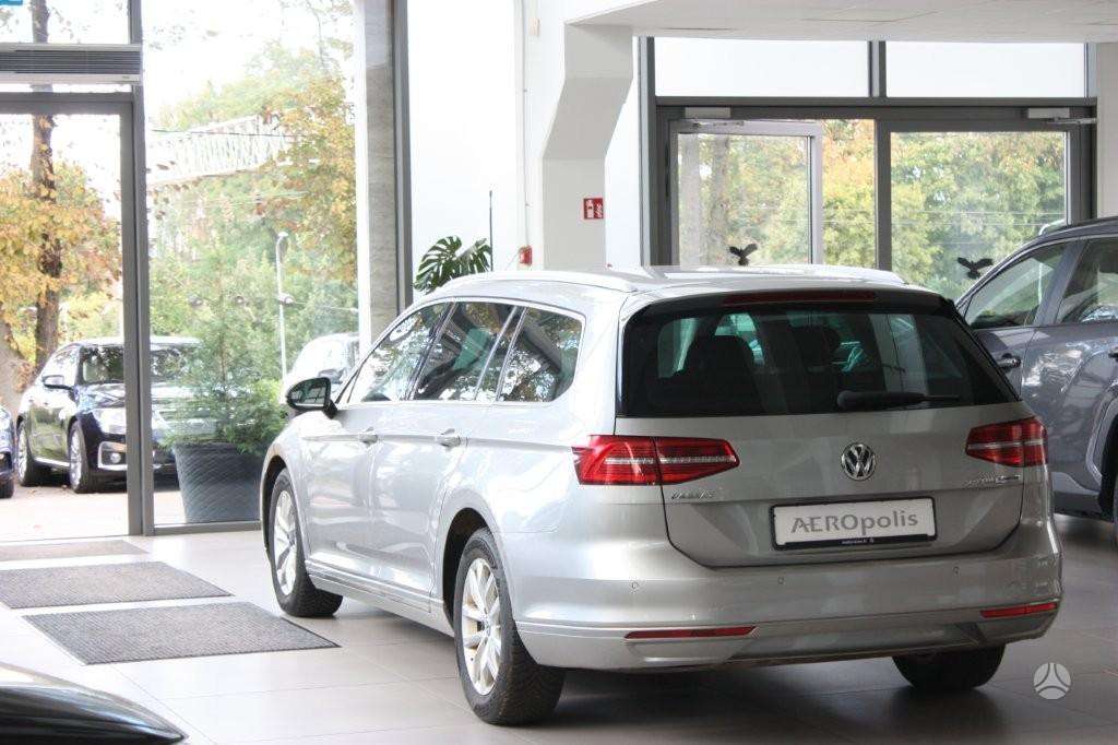 Volkswagen Passat 2015 — rear view