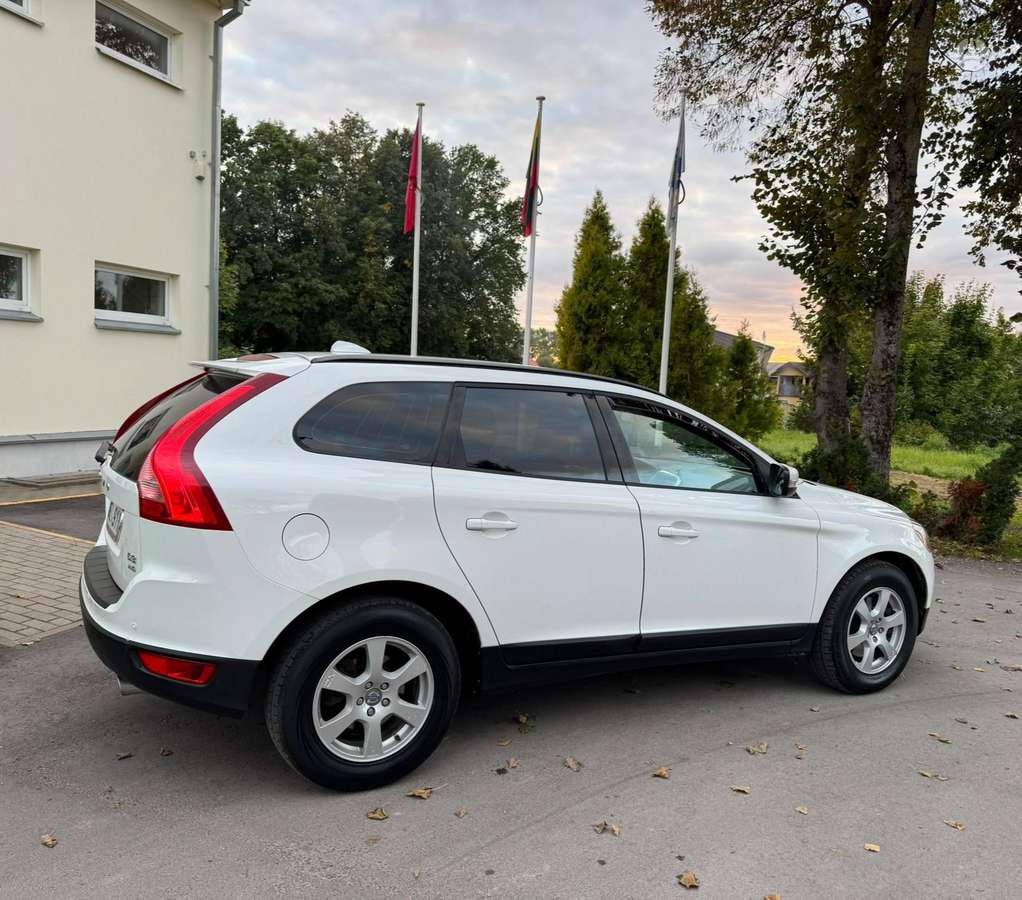 Volvo XC60 2011 — photo 13