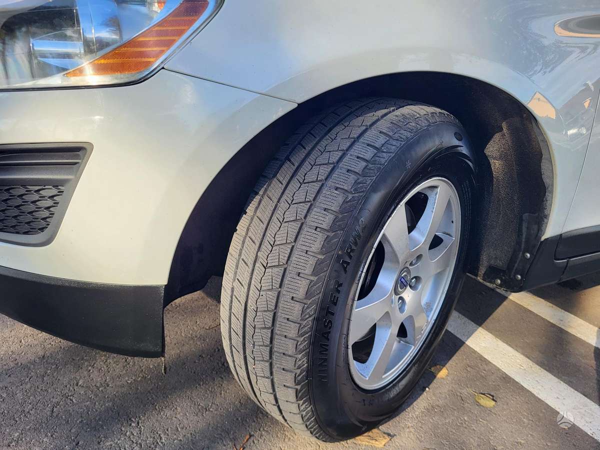 Volvo XC60 2011 — photo 18