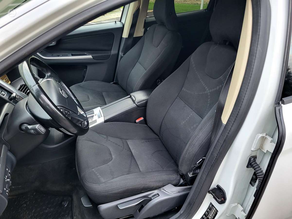Volvo XC60 2011 — photo 19