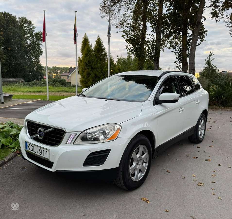 Volvo XC60 2011 — rear view