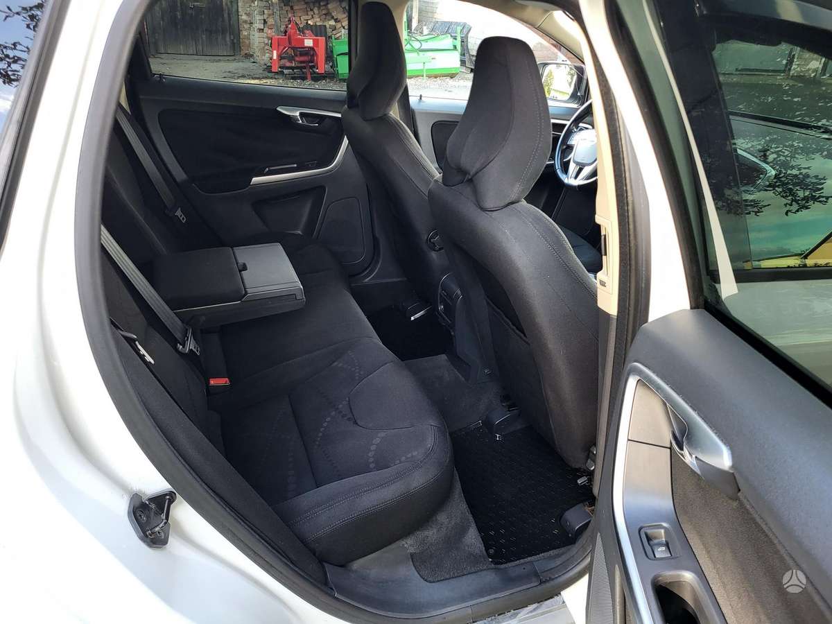 Volvo XC60 2011 — photo 21