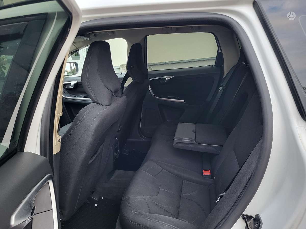 Volvo XC60 2011 — photo 22