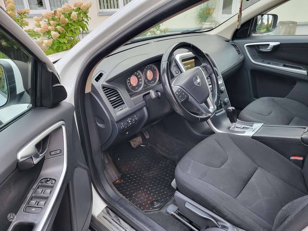 Volvo XC60 2011 — photo 23