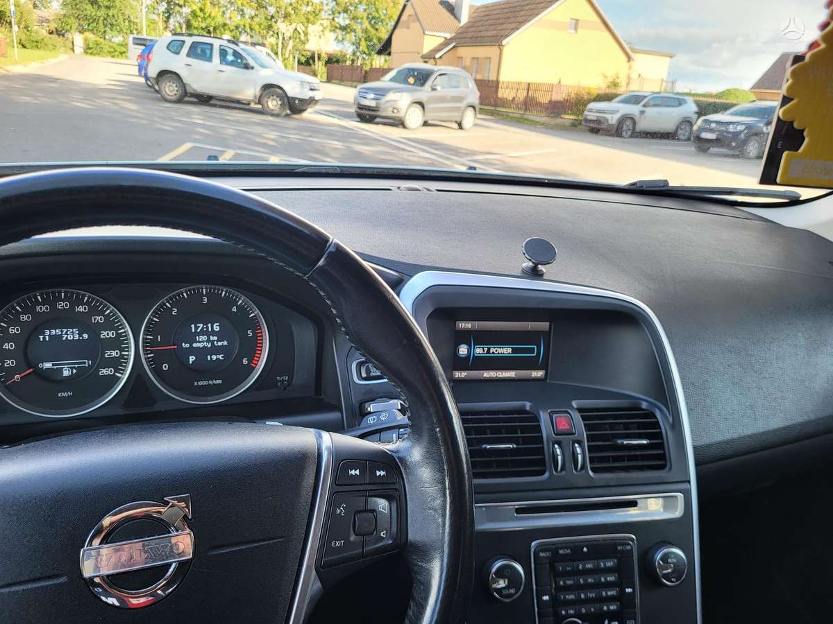 Volvo XC60 2011 — photo 25