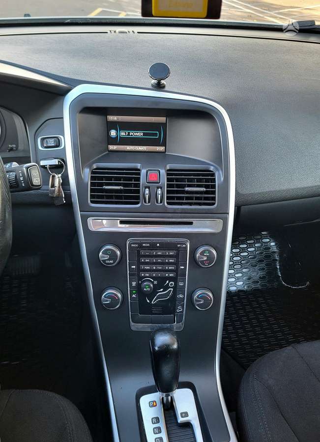 Volvo XC60 2011 — photo 26