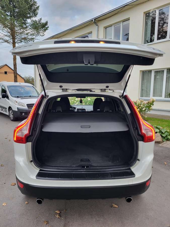 Volvo XC60 2011 — photo 27