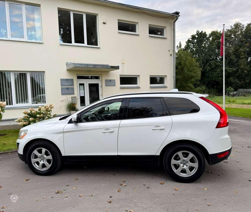 Volvo XC60 2011 — interior