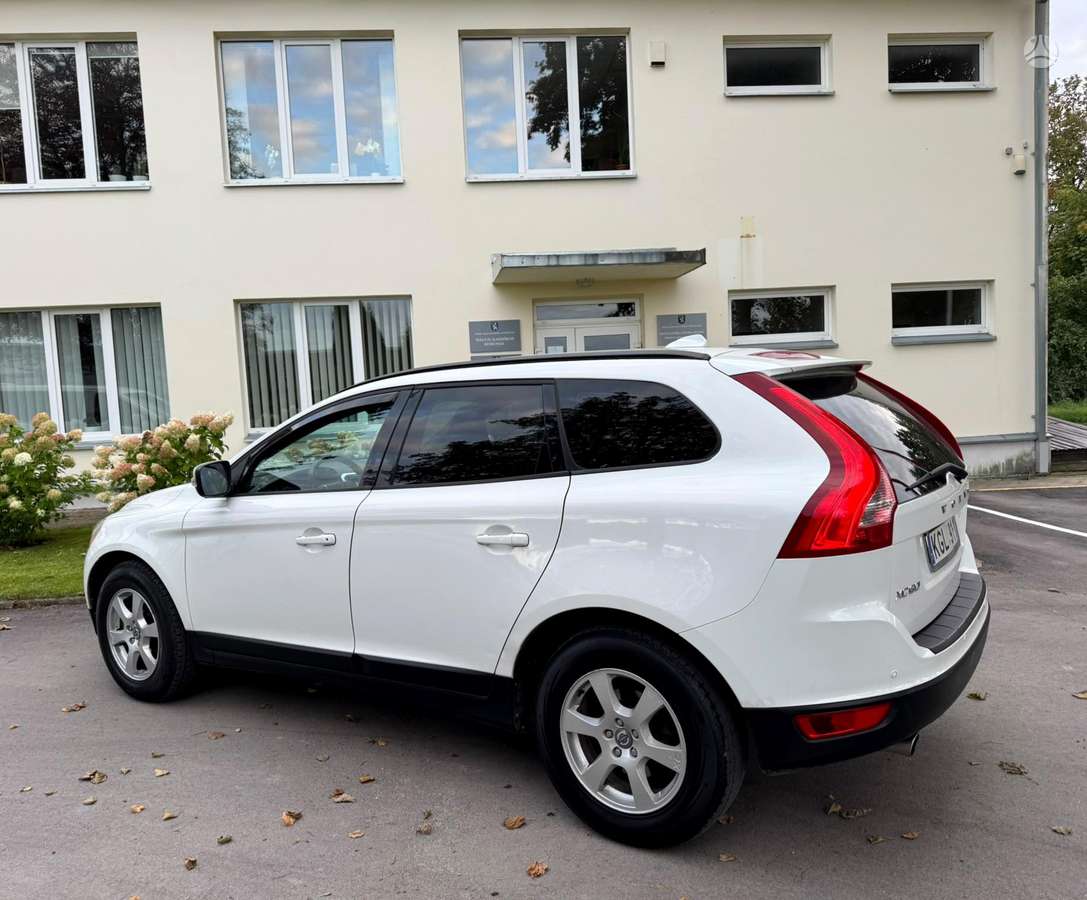 Volvo XC60 2011 — engine 2400 cm³, 163 HP (120kW)