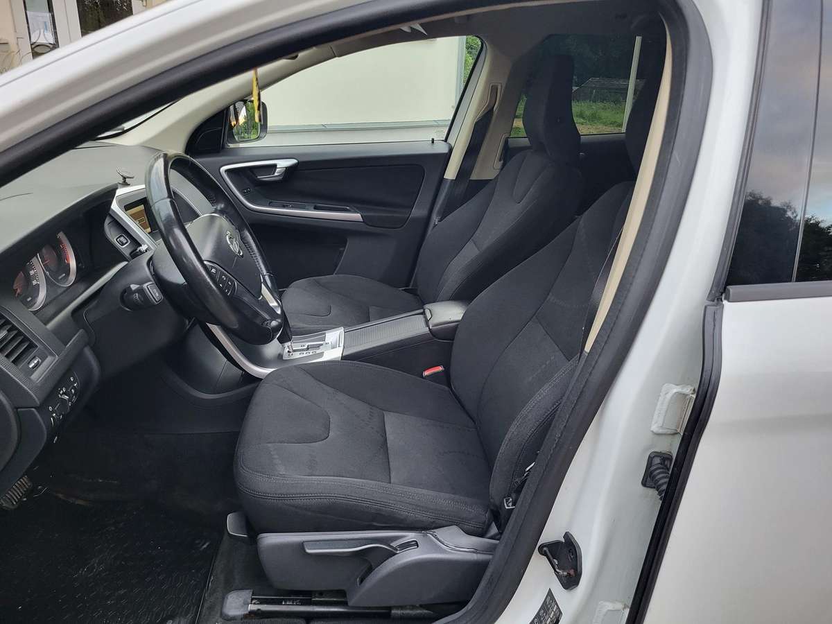 Volvo XC60 2011 — photo 6