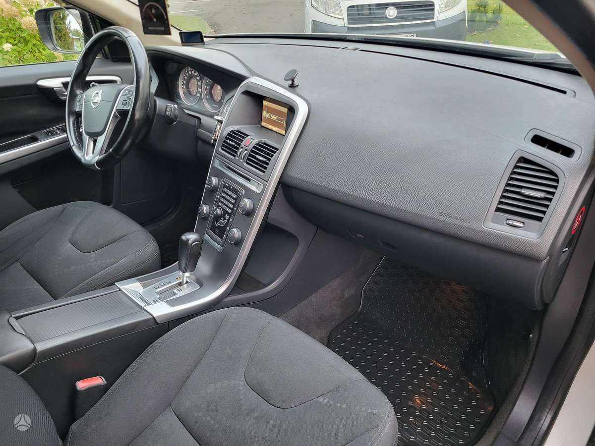 Volvo XC60 2011 — photo 7