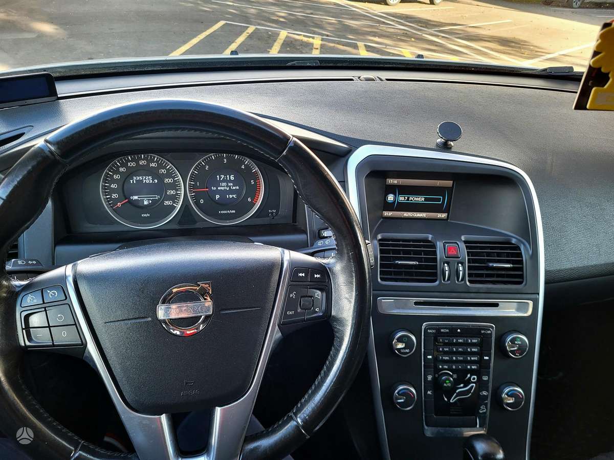 Volvo XC60 2011 — photo 9