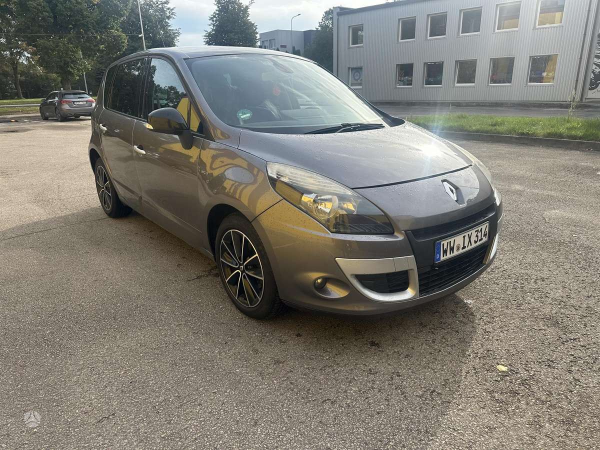 Renault Scenic 2011 — вигляд ззаду