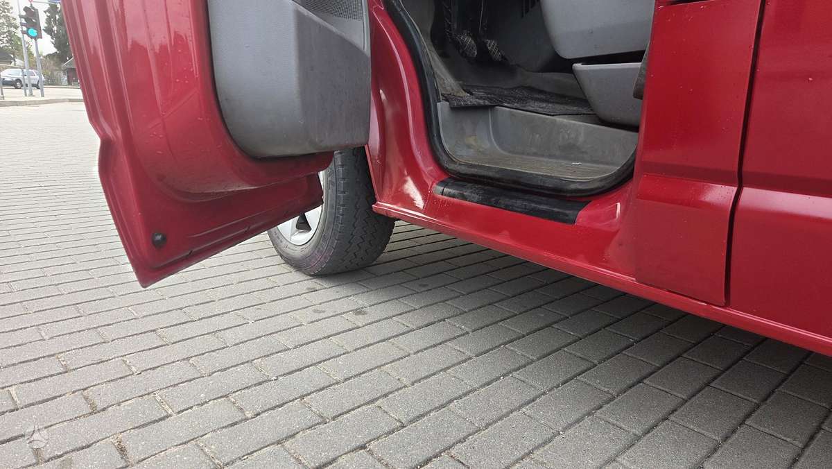 Volkswagen Transporter 2005 — photo 17