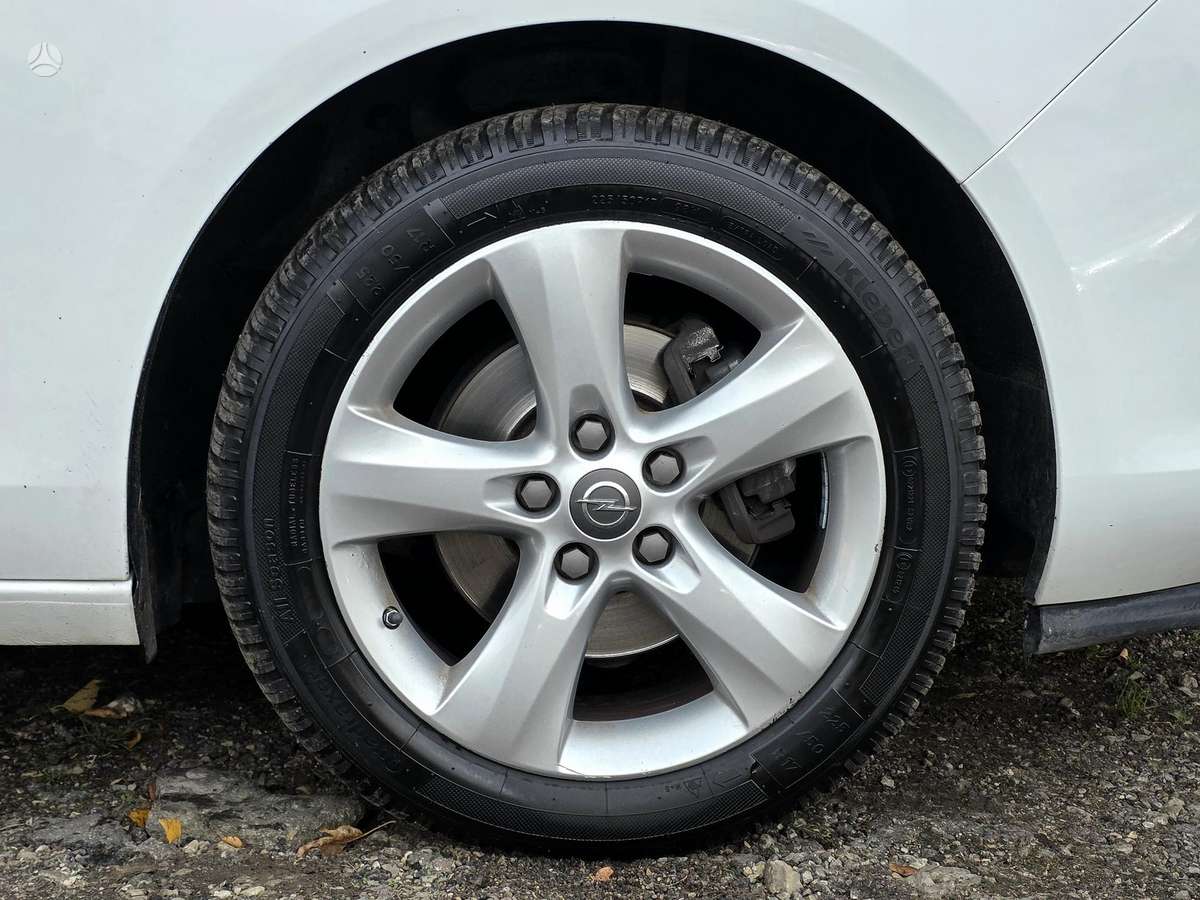 Opel Zafira 2014 — photo 12