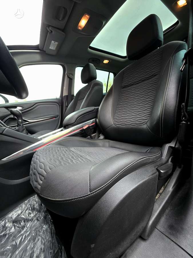 Opel Zafira 2014 — photo 15
