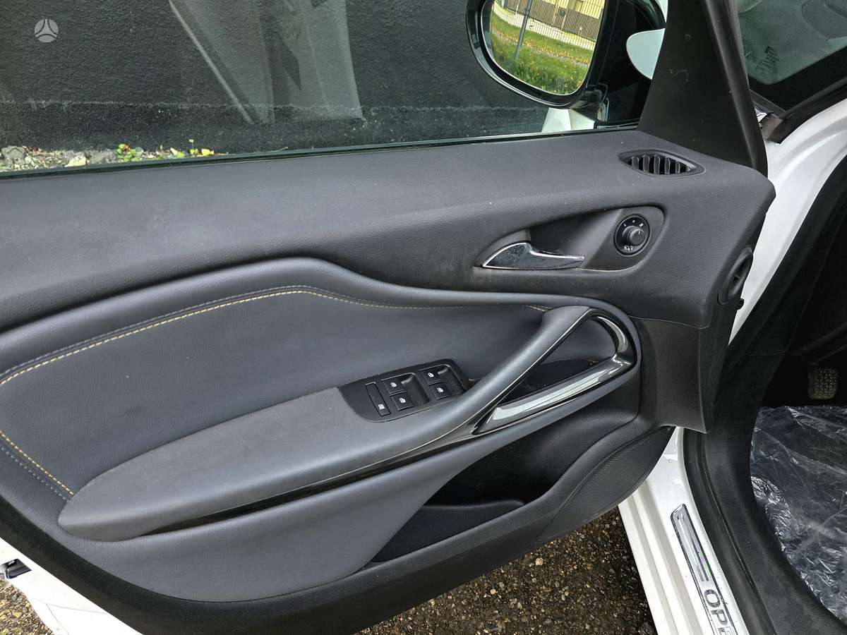 Opel Zafira 2014 — photo 16