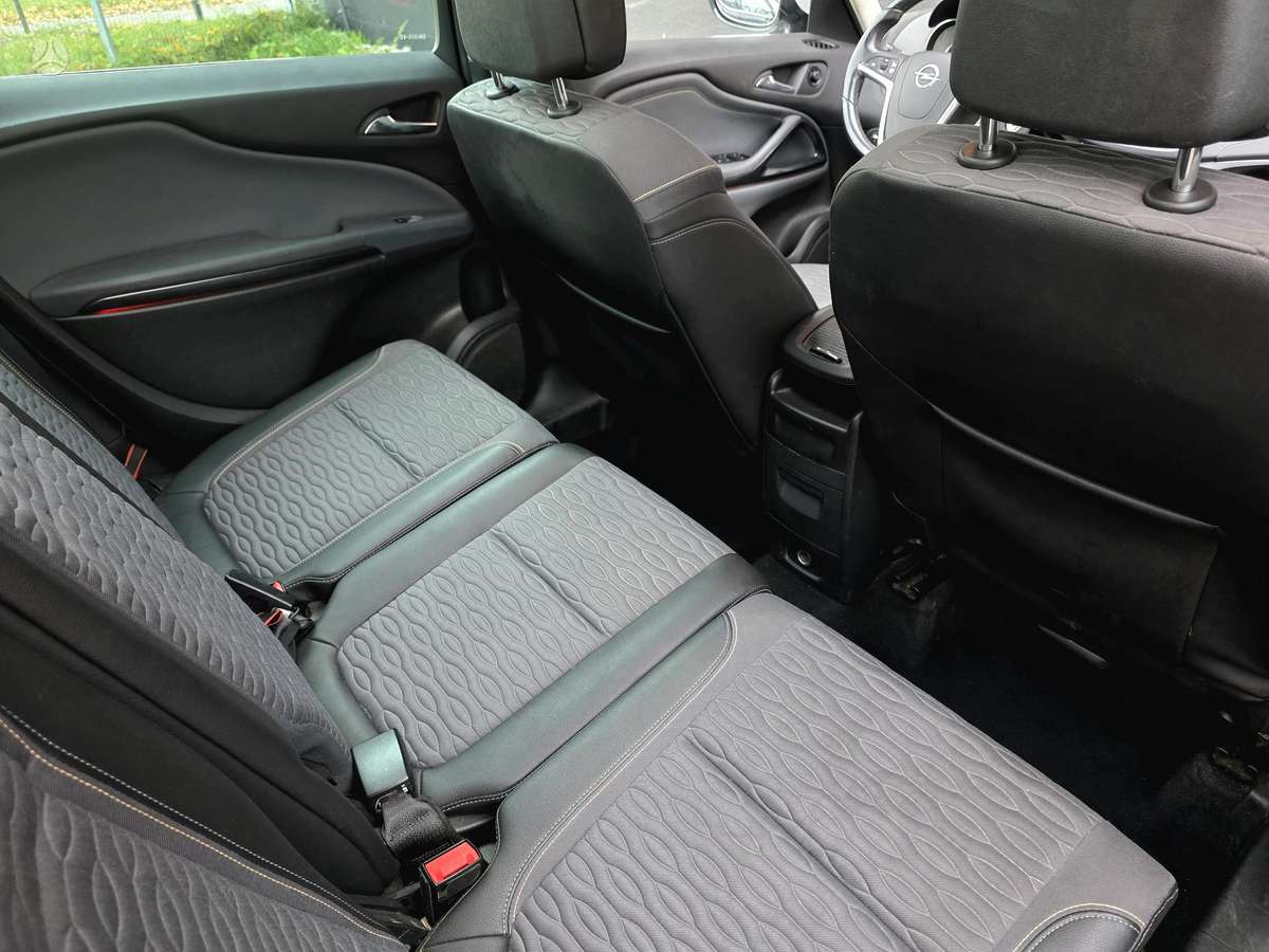 Opel Zafira 2014 — photo 19