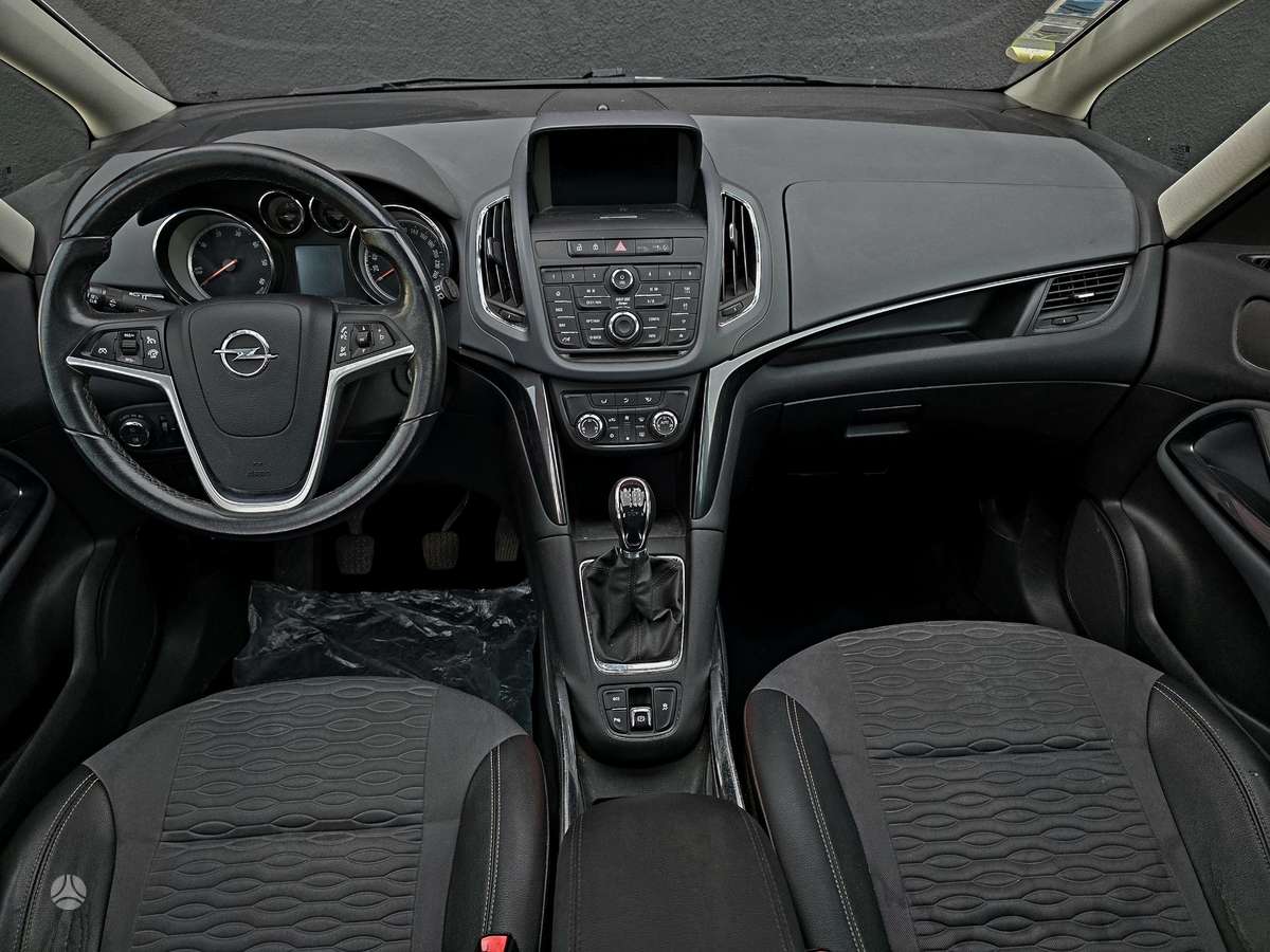 Opel Zafira 2014 — photo 24