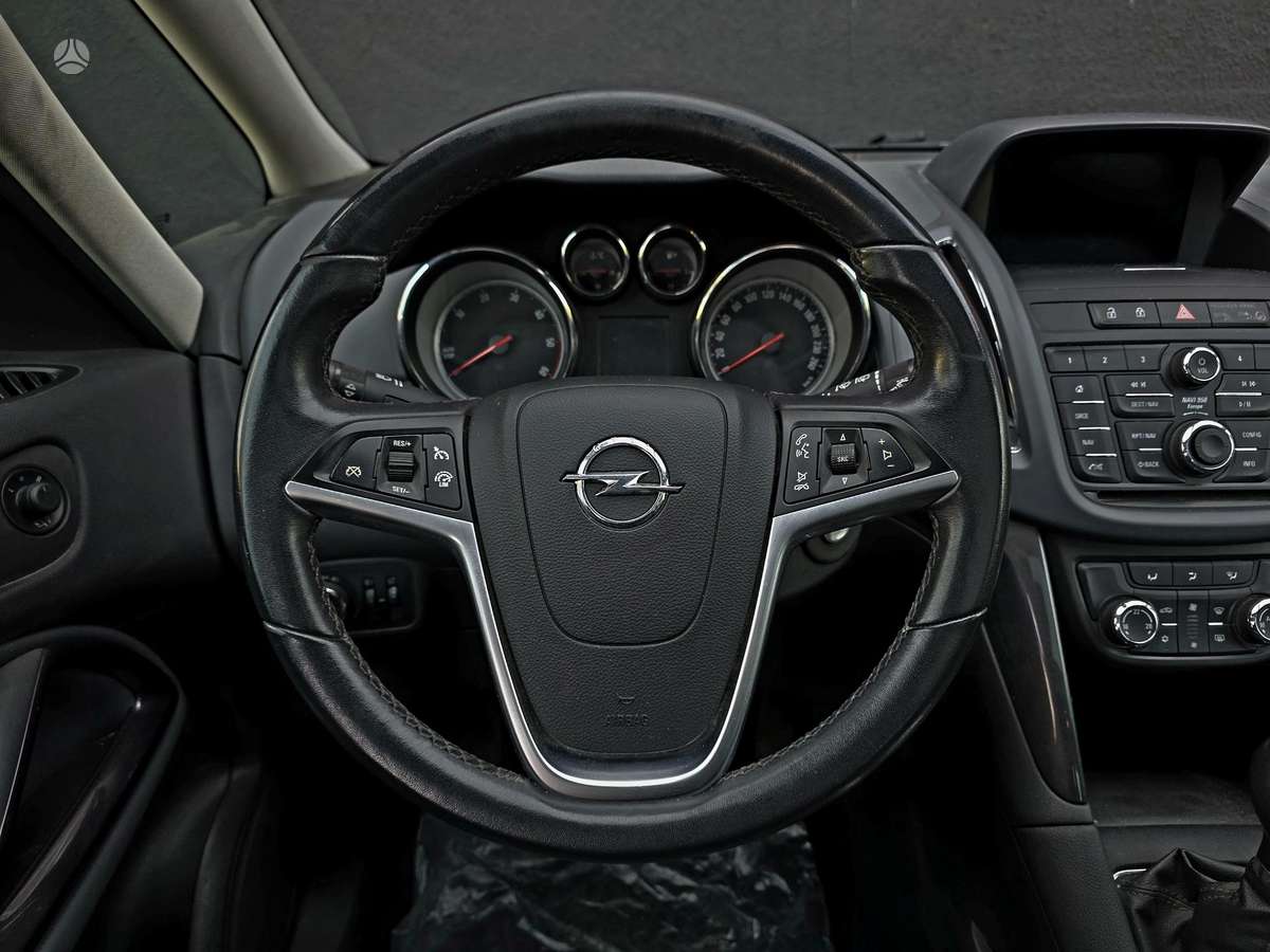 Opel Zafira 2014 — photo 25