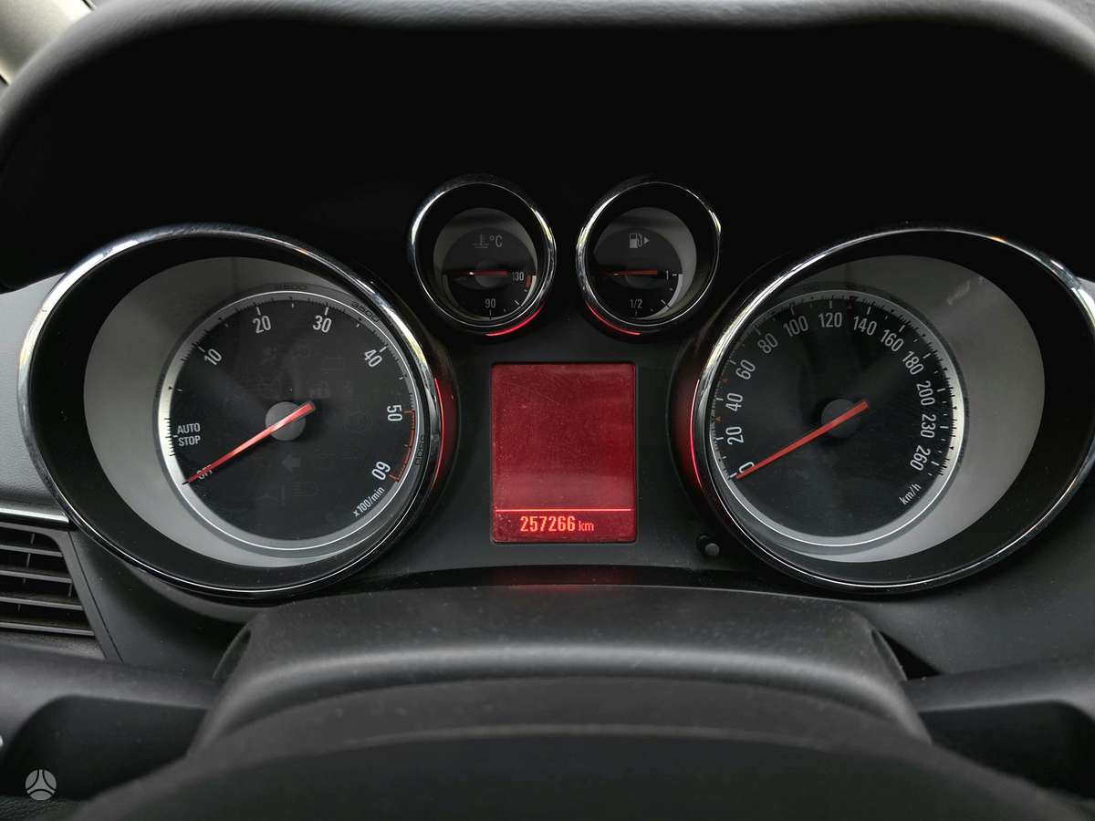 Opel Zafira 2014 — photo 26