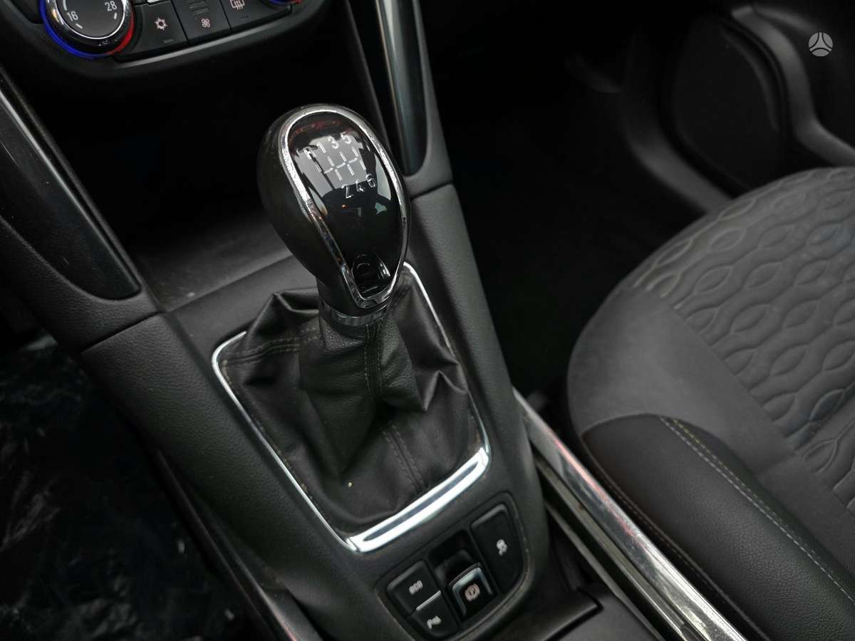 Opel Zafira 2014 — photo 27
