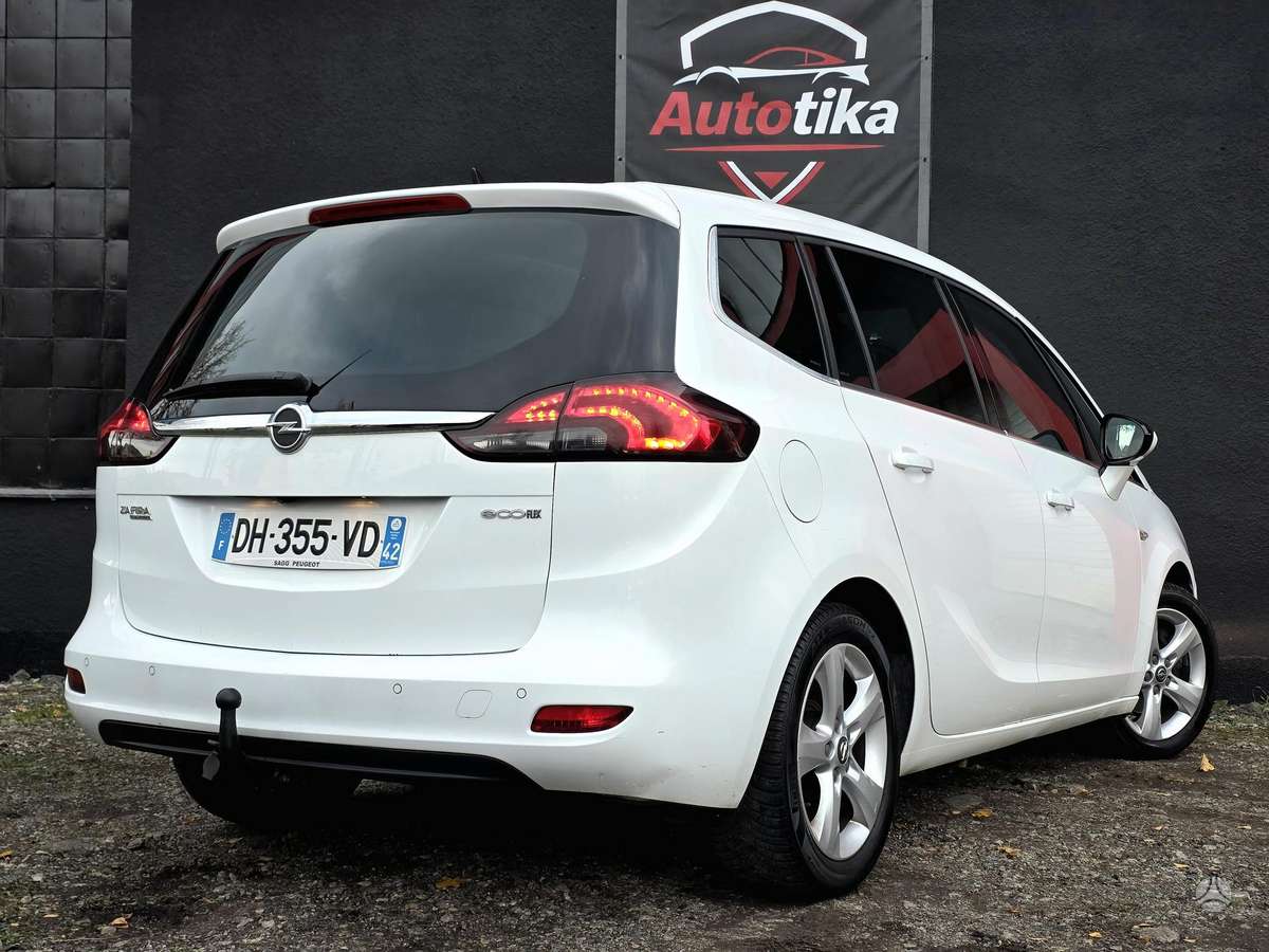 Opel Zafira 2014 — interior