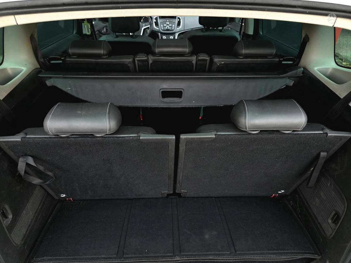 Opel Zafira 2014 — photo 30