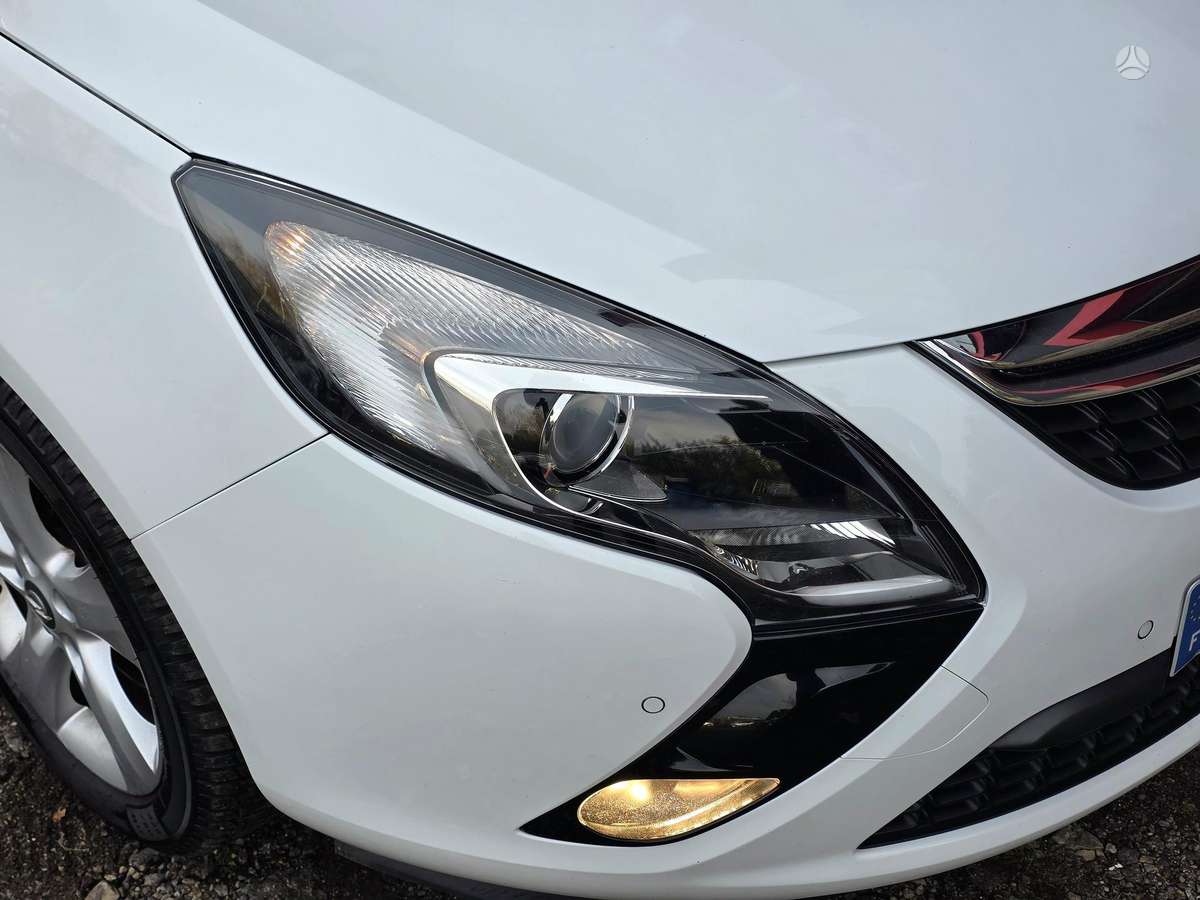 Opel Zafira 2014 — photo 9