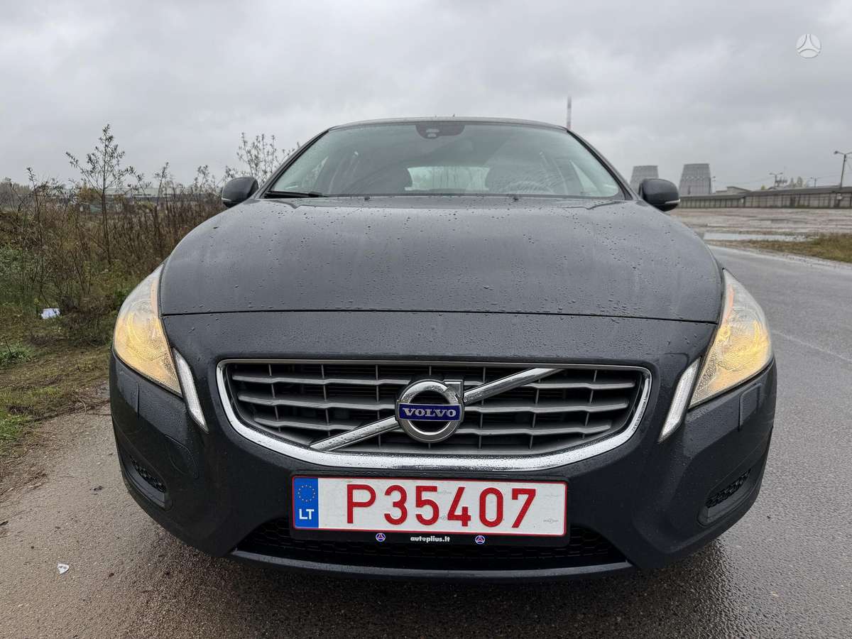 Volvo V60 2011 — вигляд ззаду