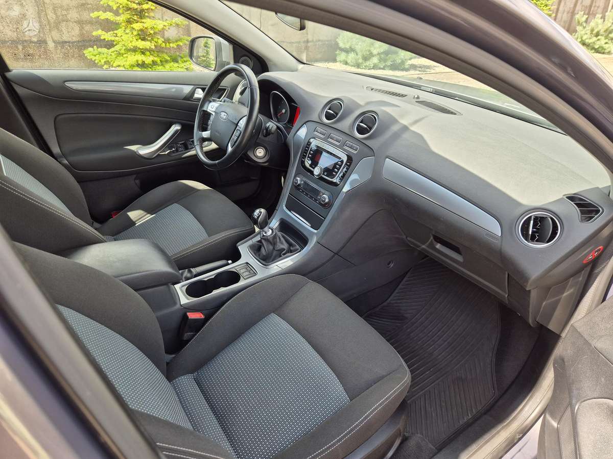 Ford Mondeo 2011 — photo 11