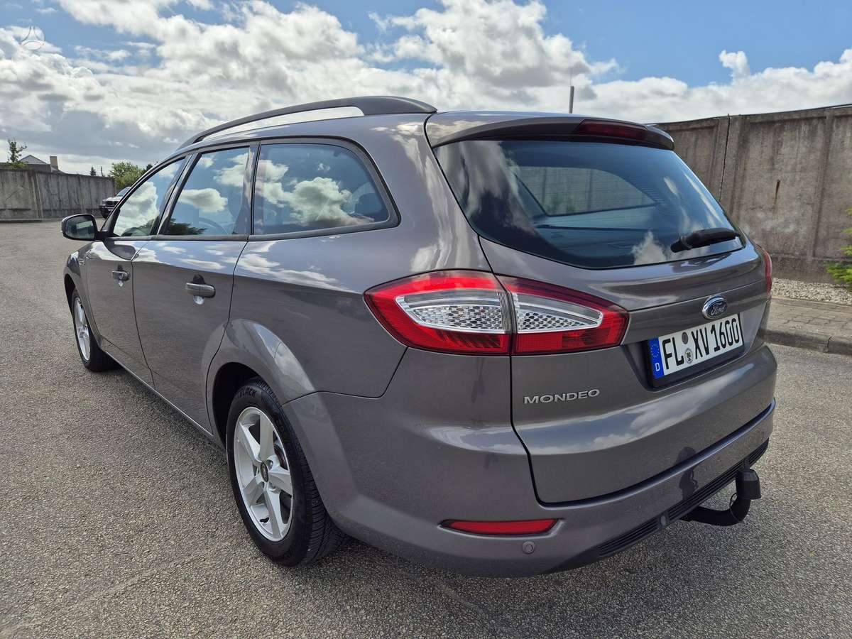 Ford Mondeo 2011 — interior
