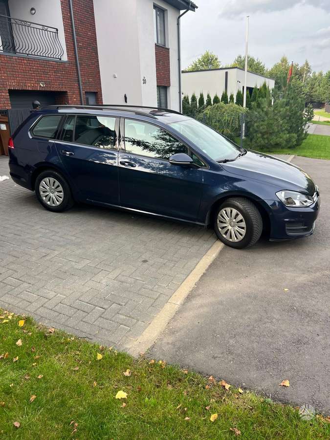 Volkswagen Golf 2015 — rear view