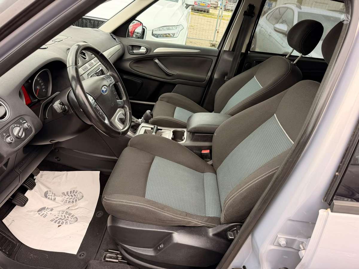 Ford S-MAX 2011 — photo 11