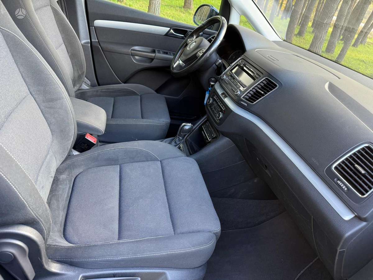 Volkswagen Sharan 2011 — photo 10