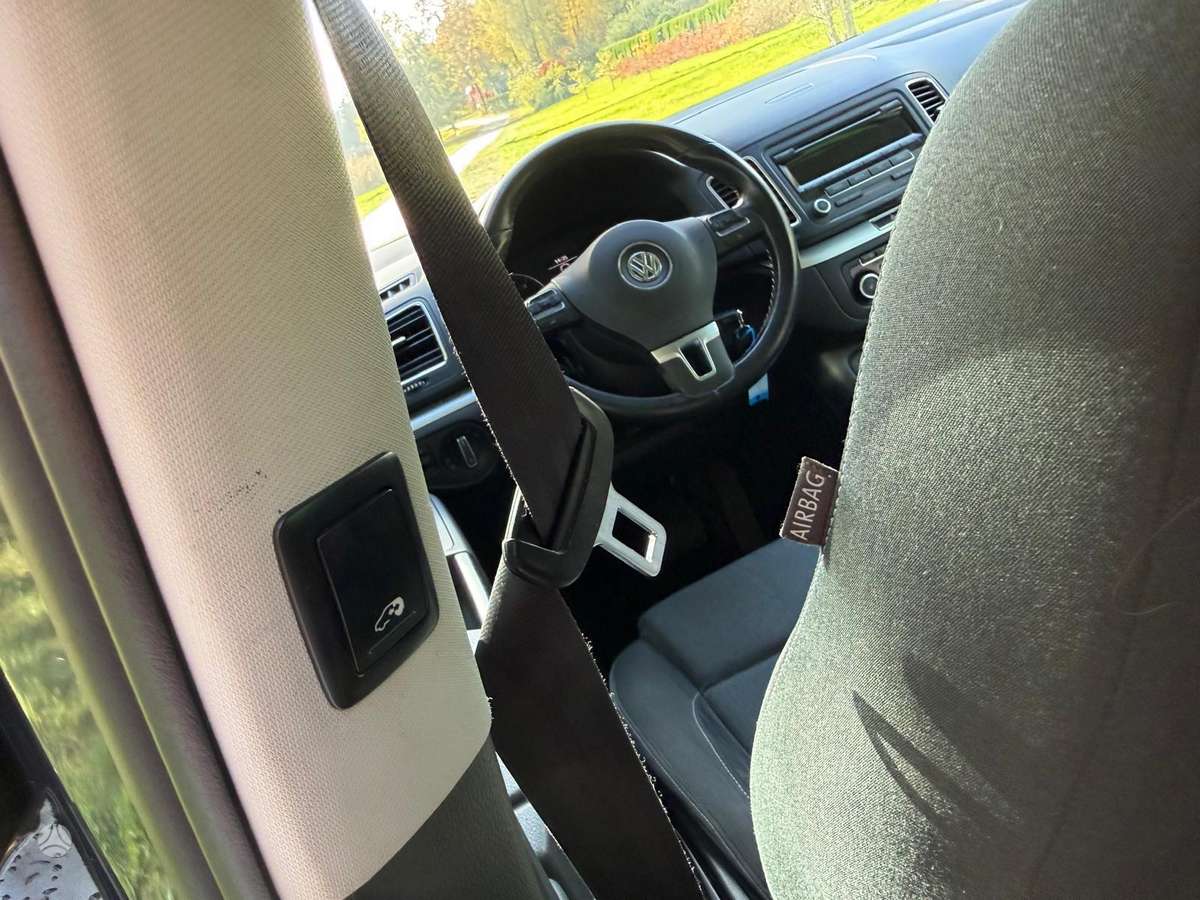 Volkswagen Sharan 2011 — photo 12
