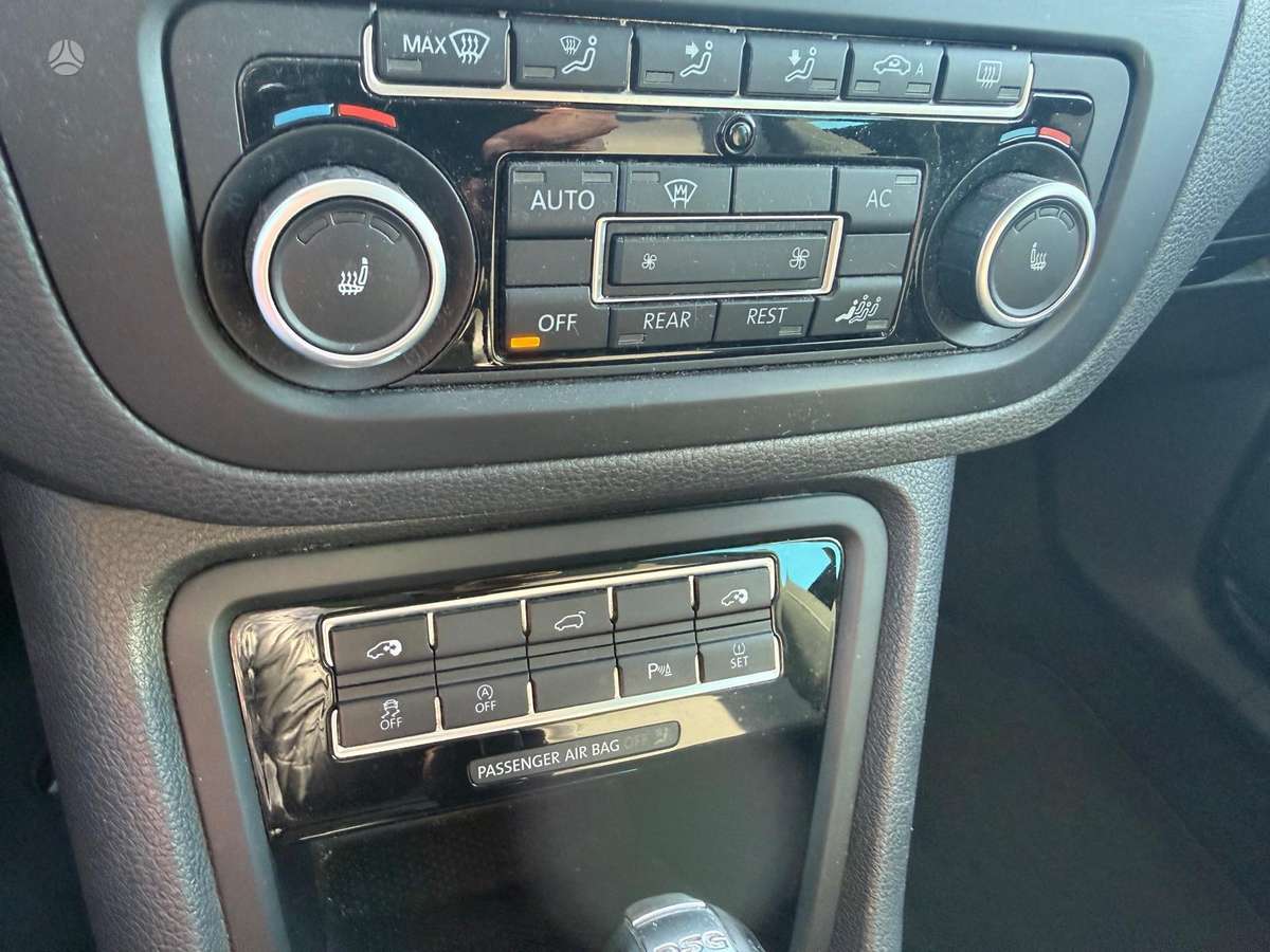 Volkswagen Sharan 2011 — photo 16