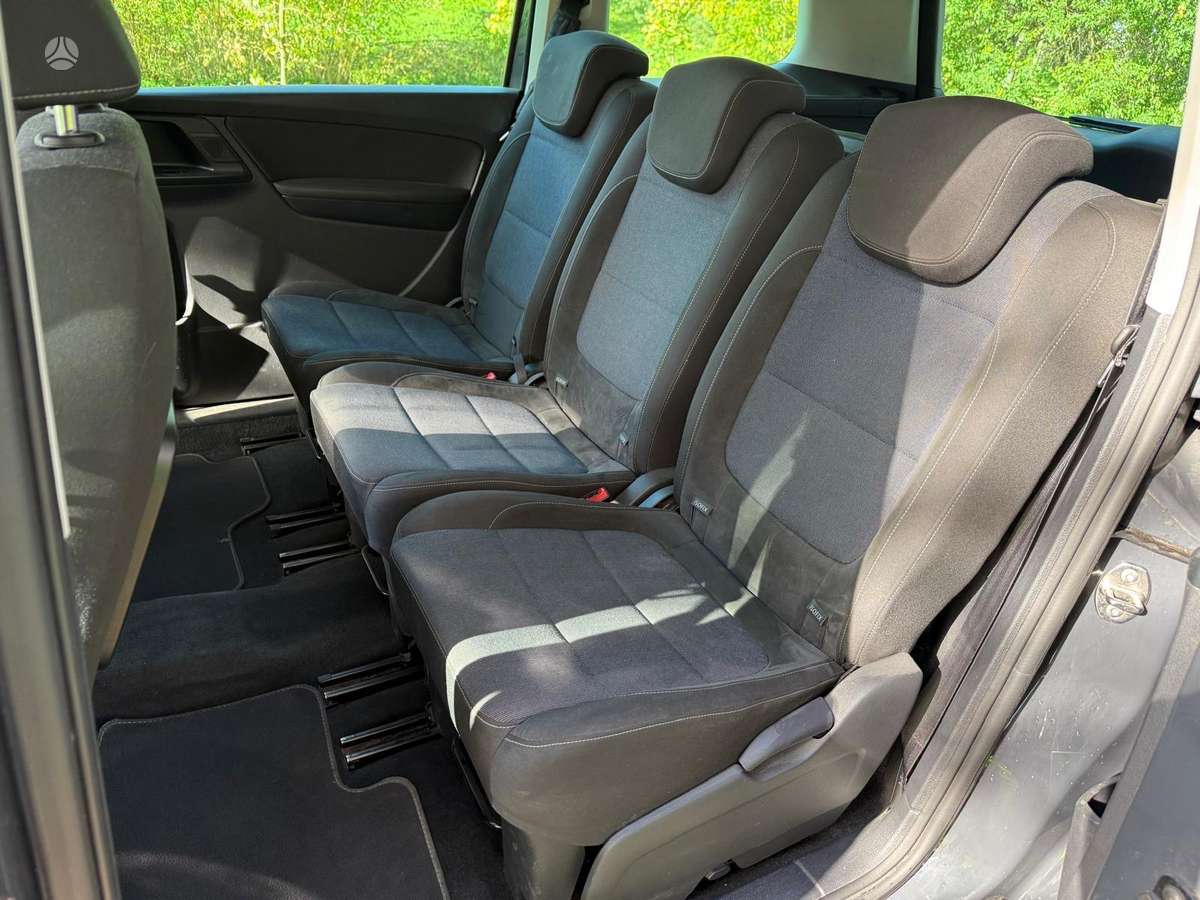 Volkswagen Sharan 2011 — photo 17