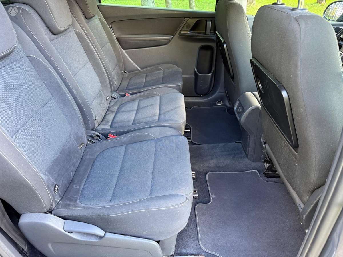 Volkswagen Sharan 2011 — photo 18