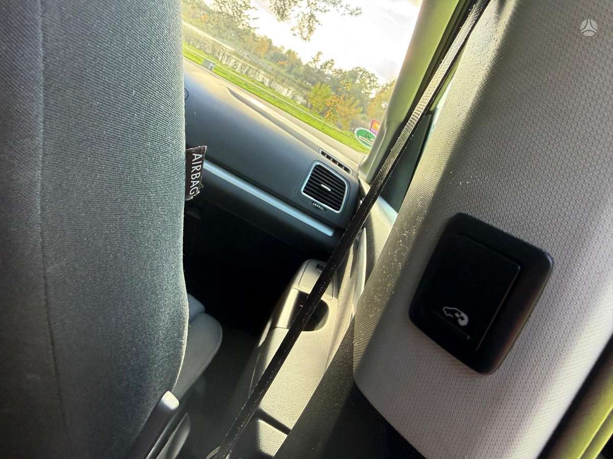 Volkswagen Sharan 2011 — photo 19