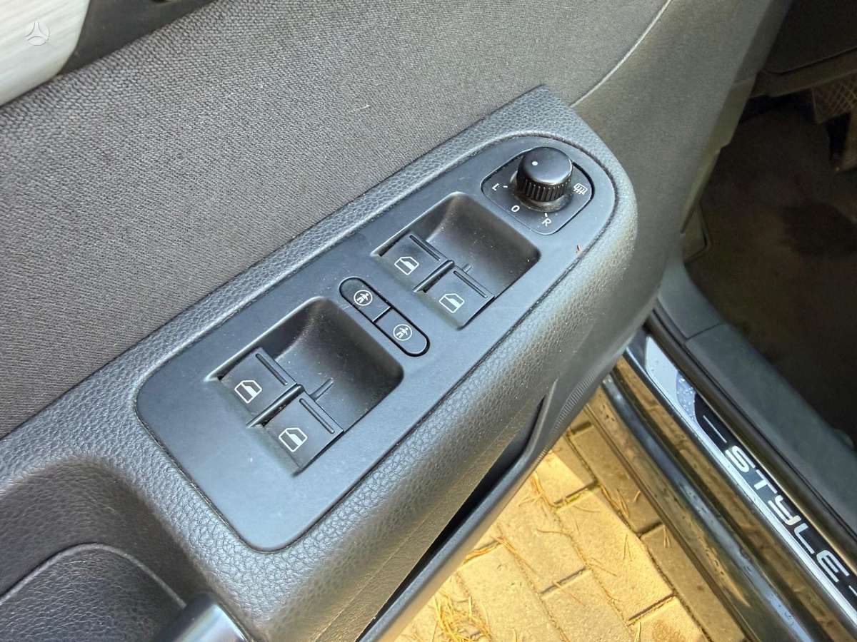 Volkswagen Sharan 2011 — photo 20