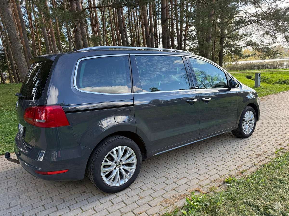 Volkswagen Sharan 2011 — interior