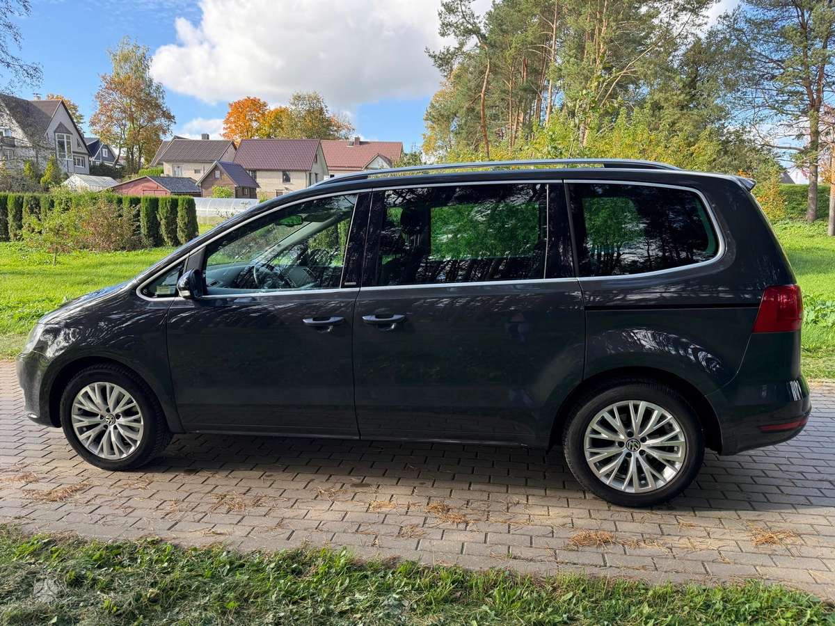Volkswagen Sharan 2011 — photo 8